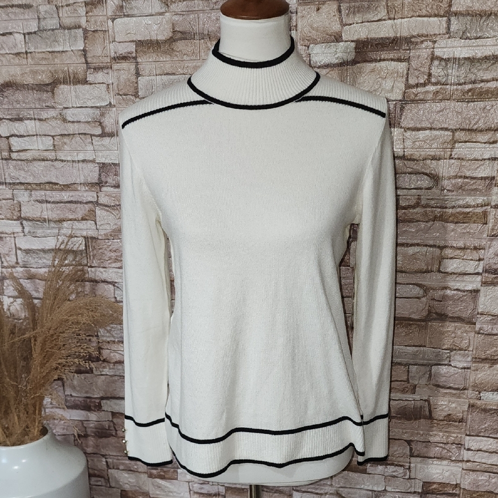Retrologu Chic White Turtleneck Sweater with Black Trim Cuddle Luxe Brand New